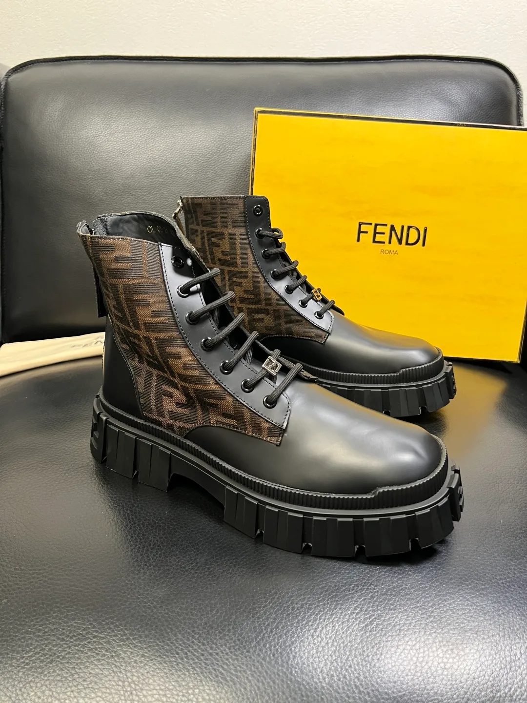 Men's shoes 💰900 FENDI High-quality top craftsmanship, Fendi boots high-top counter synchronization, original factory configuration imported Italian cowhide fly-knit fabric, imported cowhide lining, breathable and comfortable, soles: original soles specially provided by the original factory, original factory and single goods are welcome to compare, code number 39-44 (customized 38 45)